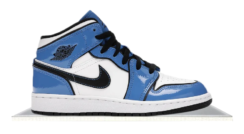 Men's soccer - inspired sneakers with a studded soleAir Jordan 1 Mid Signal Blue