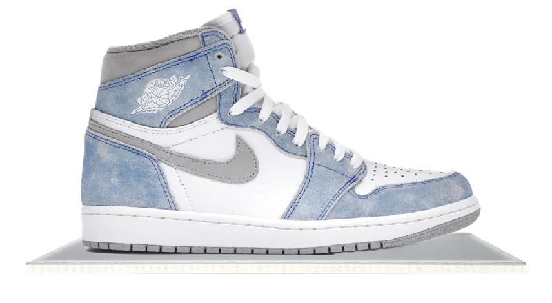 Men's retro - inspired basketball sneakers with a high - top designAir Jordan 1 High Hyper Royal