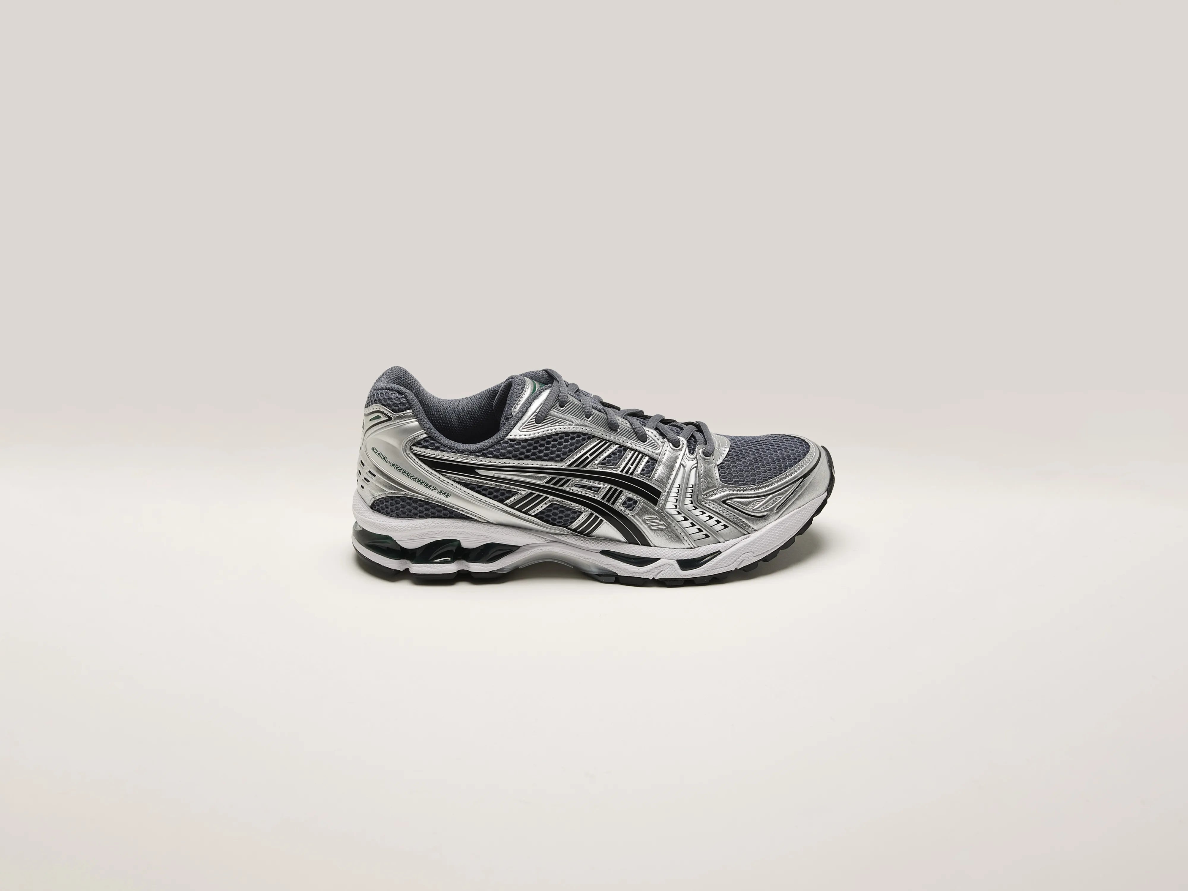 Men's gray mesh sneakers for breathability during workoutsGel-Kayano 14 for Men (242 / M / SILVER)