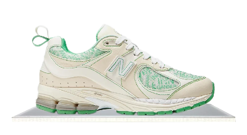 Men's wide - width sneakers for a comfortable fitNew Balance 2002R Ganni Green Turtledove