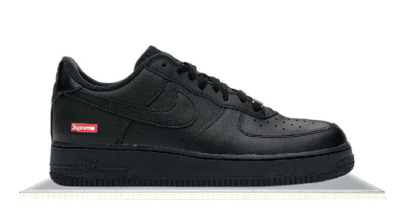 Men's sneakers with a removable insole for easy cleaningAir Force 1 Supreme Black