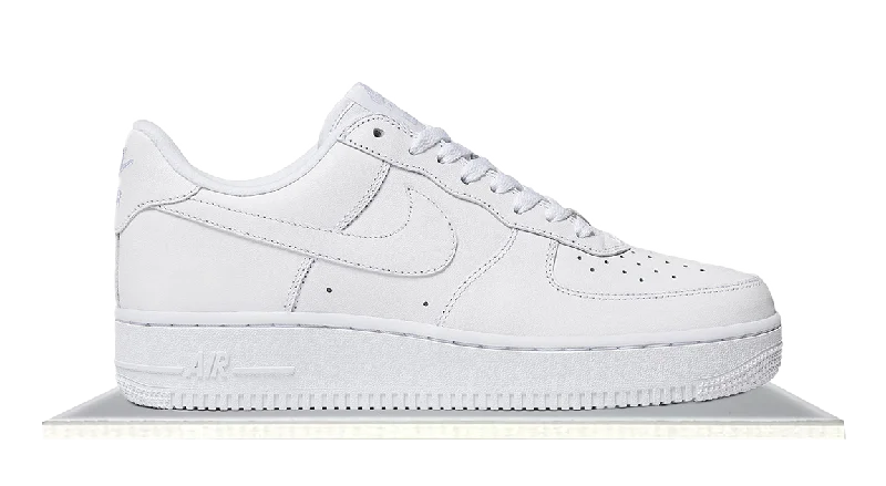 Men's retro - style sneakers inspired by the 80sAir Force 1 Triple White