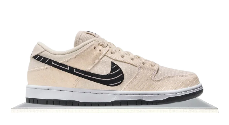 Men's narrow - width sneakers for a snug fitSB Dunk Low Albino & Preto