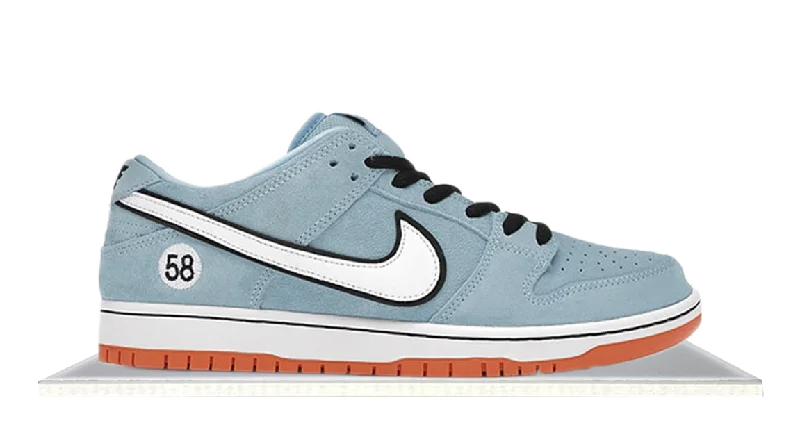 Men's classic white leather sneakers with black lacesSB Dunk Low Club 58 Gulf