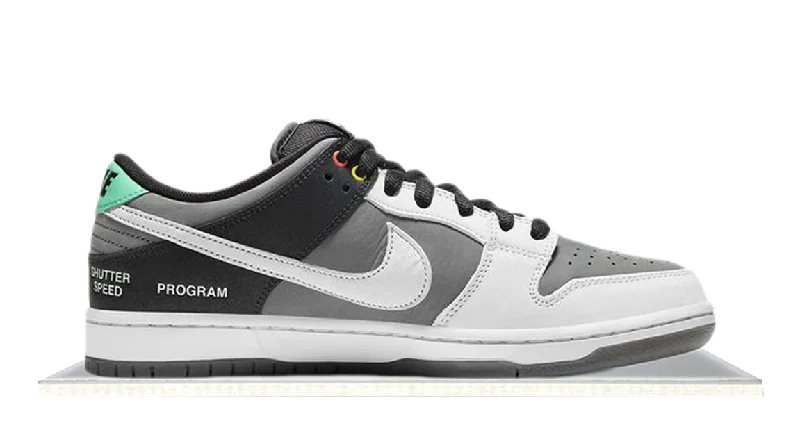 Men's retro - inspired basketball sneakers with a high - top designSB Dunk Low VX1000