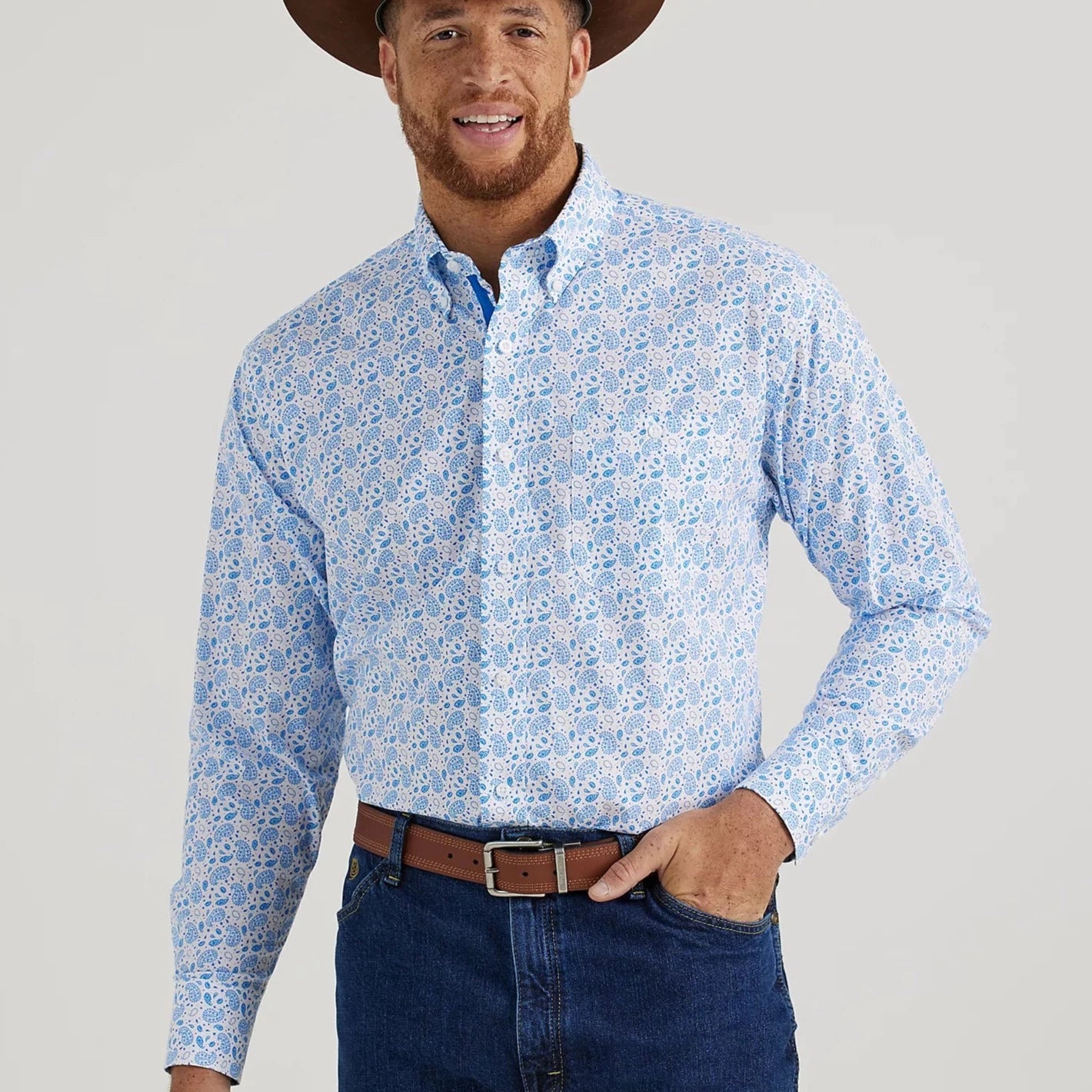 Men's western boots with a scalloped edge and a pull - on strapWrangler Men's George Strait Long Sleeve Button Down Shirt in Marine Paisley